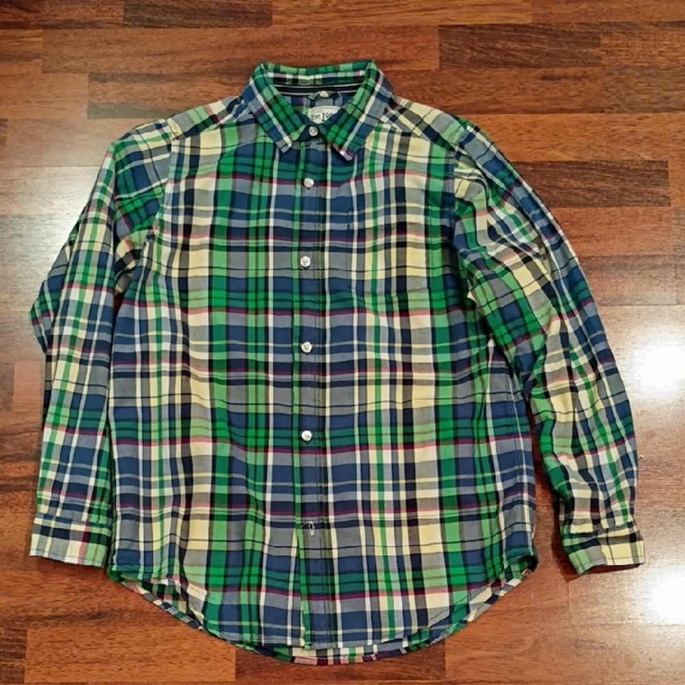Place boys long-sleeve cotton button-down shirt